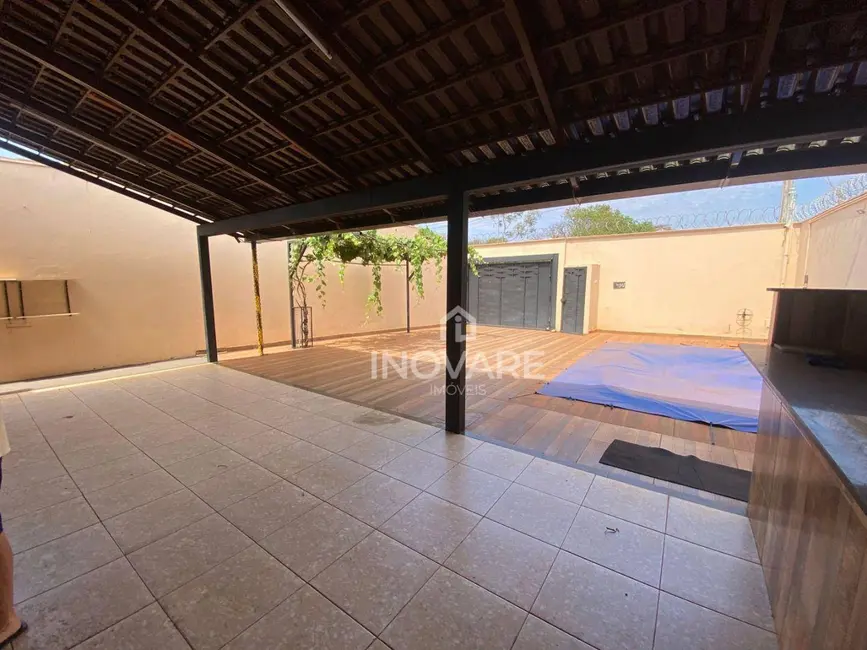 Foto 2 de Casa com 2 quartos à venda e para alugar, 250m2 em Jardim Leonora, Itumbiara - GO