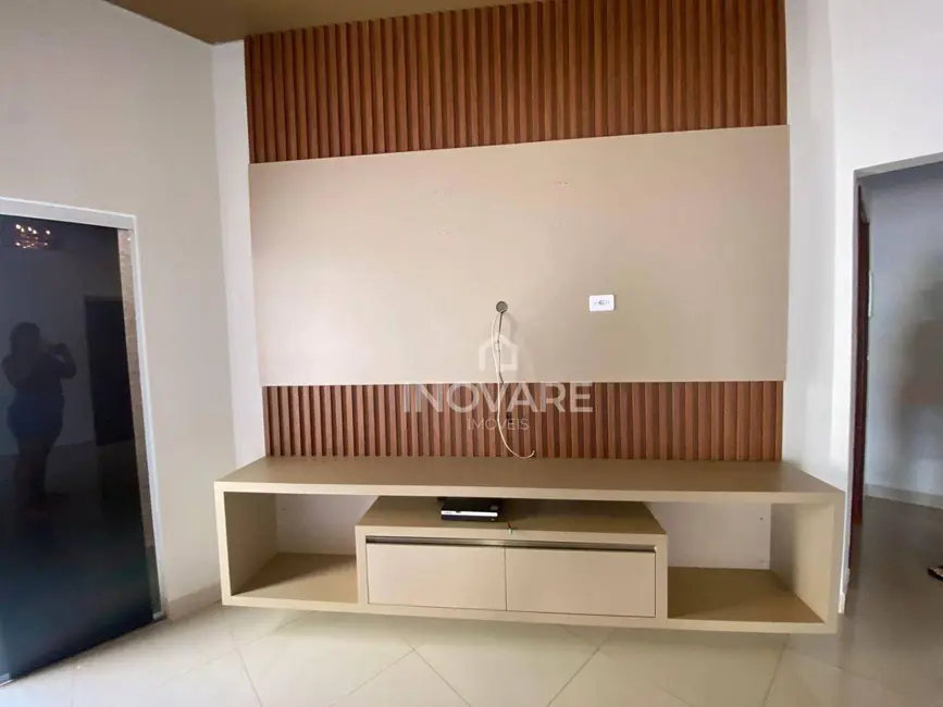 Casa com 2 quartos à venda, 250m2 em Jardim Leonora, Itumbiara - GO - imagem 4 Foto 4 de Casa com 2 quartos à venda, 250m2 em Jardim Leonora, Itumbiara - GO