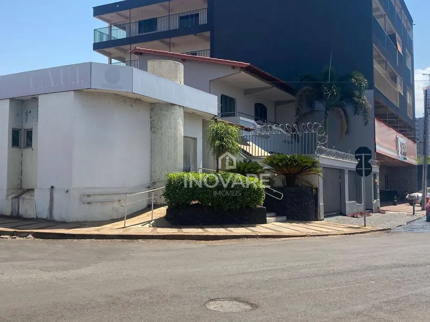 Casa para alugar, 380m2 em Centro, Itumbiara - GO - imagem 3 Foto 3 de Casa para alugar, 380m2 em Centro, Itumbiara - GO