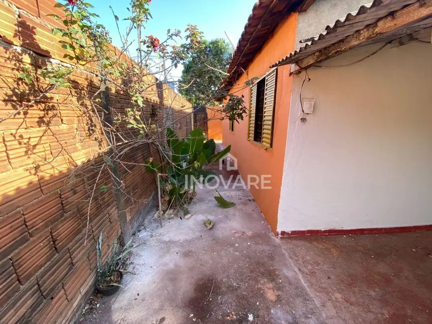 Casa com 3 quartos para alugar, 250m2 em Itumbiara - GO - imagem 3 Foto 3 de Casa com 3 quartos para alugar, 250m2 em Itumbiara - GO