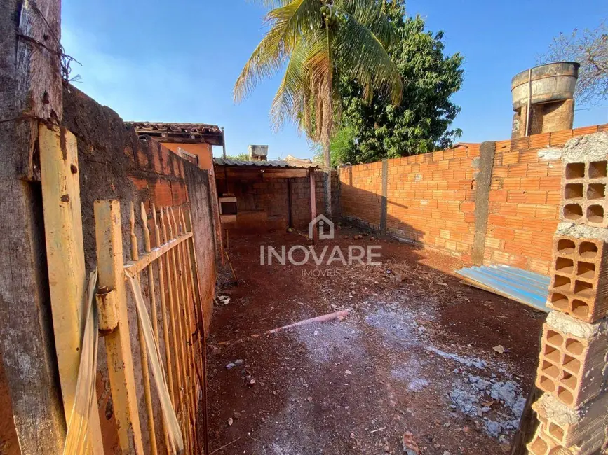 Casa com 3 quartos para alugar, 250m2 em Itumbiara - GO - imagem 1 Foto 1 de Casa com 3 quartos para alugar, 250m2 em Itumbiara - GO