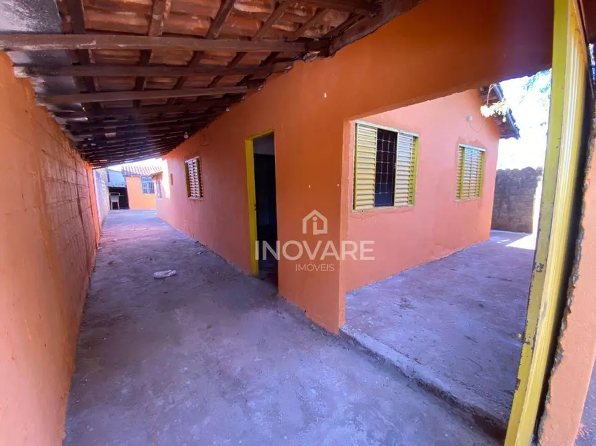 Casa com 3 quartos para alugar, 250m2 em Itumbiara - GO - imagem 2 Foto 2 de Casa com 3 quartos para alugar, 250m2 em Itumbiara - GO