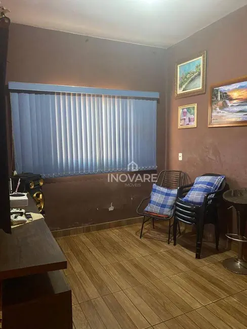 Casa com 2 quartos à venda, 250m2 em Setor Buritys, Itumbiara - GO - imagem 1 Foto 1 de Casa com 2 quartos à venda, 250m2 em Setor Buritys, Itumbiara - GO