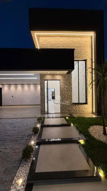Foto 2 de Casa com 3 quartos à venda, 300m2 em Itumbiara - GO