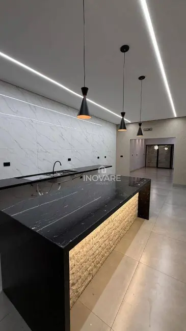 Casa com 3 quartos à venda, 300m2 em Itumbiara - GO - imagem 8 Foto 8 de Casa com 3 quartos à venda, 300m2 em Itumbiara - GO