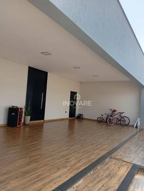 Casa com 3 quartos à venda, 298m2 em Itumbiara - GO - imagem 3 Foto 3 de Casa com 3 quartos à venda, 298m2 em Itumbiara - GO