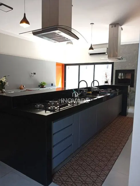 Casa com 3 quartos à venda, 298m2 em Itumbiara - GO - imagem 7 Foto 7 de Casa com 3 quartos à venda, 298m2 em Itumbiara - GO