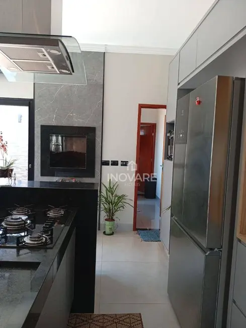 Casa com 3 quartos à venda, 298m2 em Itumbiara - GO - imagem 8 Foto 8 de Casa com 3 quartos à venda, 298m2 em Itumbiara - GO