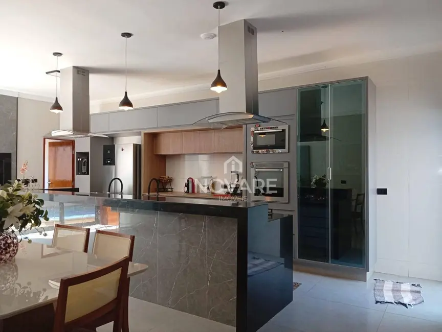 Casa com 3 quartos à venda, 298m2 em Itumbiara - GO - imagem 9 Foto 9 de Casa com 3 quartos à venda, 298m2 em Itumbiara - GO