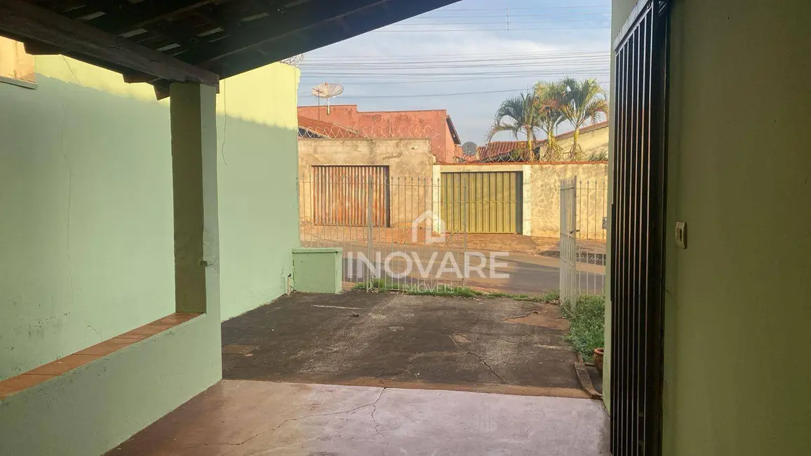 Casa com 2 quartos para alugar, 360m2 em Itumbiara - GO - imagem 2 Foto 2 de Casa com 2 quartos para alugar, 360m2 em Itumbiara - GO