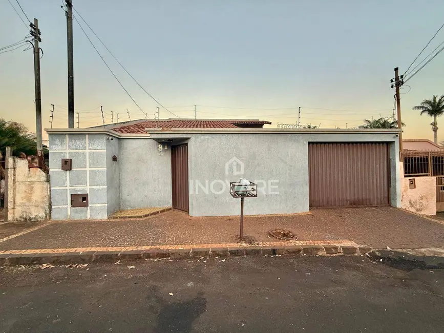 Foto 2 de Casa com 4 quartos à venda, 283m2 em Itumbiara - GO