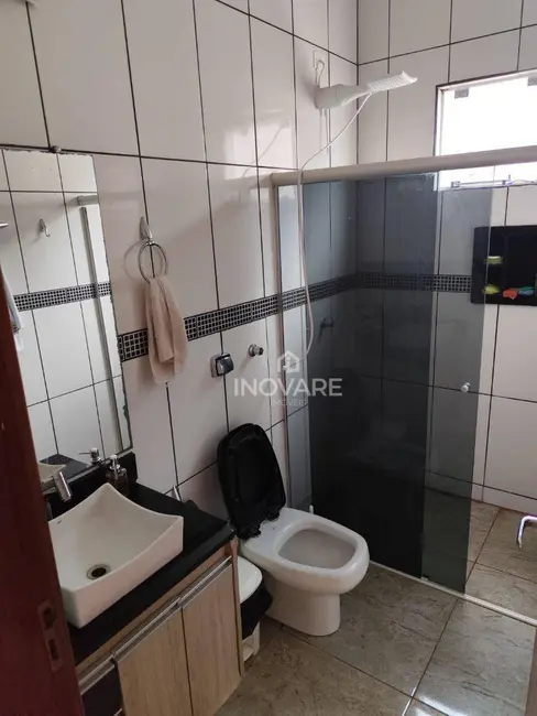 Foto 8 de Casa com 2 quartos à venda, 180m2 em Itumbiara - GO