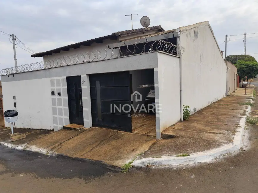 Foto 1 de Casa com 2 quartos à venda, 180m2 em Itumbiara - GO