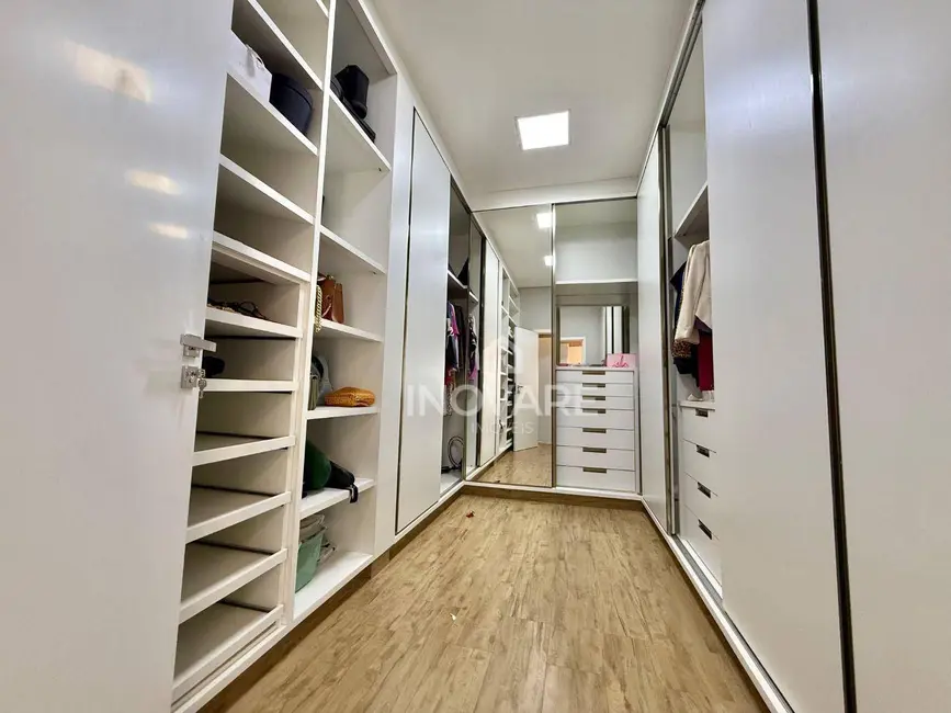 Casa de Condomínio com 4 quartos à venda, 600m2 em Arapora - MG - imagem 7 Foto 7 de Casa de Condomínio com 4 quartos à venda, 600m2 em Arapora - MG