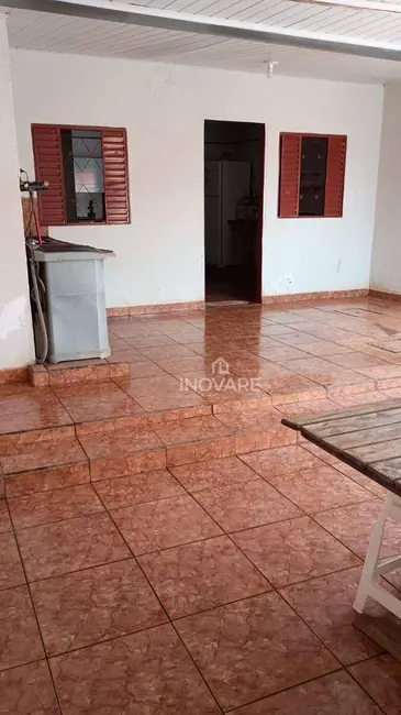 Foto 1 de Casa com 2 quartos à venda, 180m2 em Jardim Leonora, Itumbiara - GO