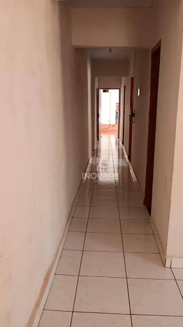 Casa com 2 quartos à venda, 180m2 em Jardim Leonora, Itumbiara - GO - imagem 7 Foto 7 de Casa com 2 quartos à venda, 180m2 em Jardim Leonora, Itumbiara - GO