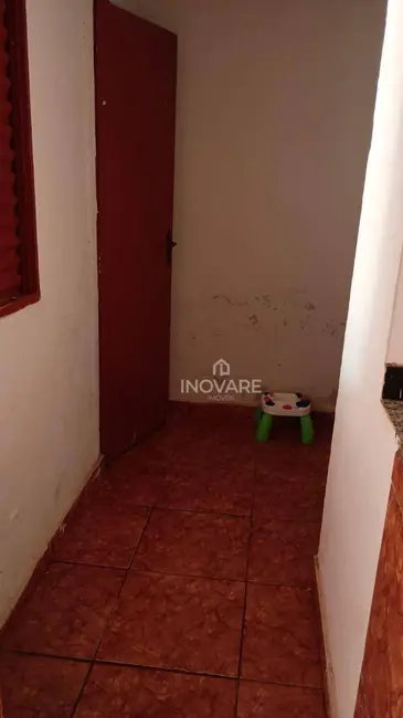 Casa com 2 quartos à venda, 180m2 em Jardim Leonora, Itumbiara - GO - imagem 9 Foto 9 de Casa com 2 quartos à venda, 180m2 em Jardim Leonora, Itumbiara - GO