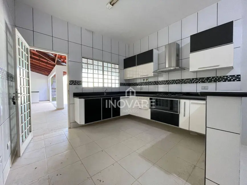 Casa com 4 quartos à venda, 360m2 em Jardim Leonora, Itumbiara - GO - imagem 2 Foto 2 de Casa com 4 quartos à venda, 360m2 em Jardim Leonora, Itumbiara - GO