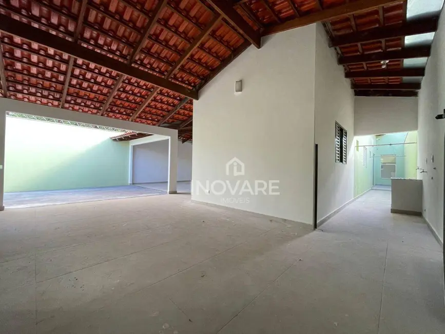 Casa com 4 quartos à venda, 360m2 em Jardim Leonora, Itumbiara - GO - imagem 9 Foto 9 de Casa com 4 quartos à venda, 360m2 em Jardim Leonora, Itumbiara - GO