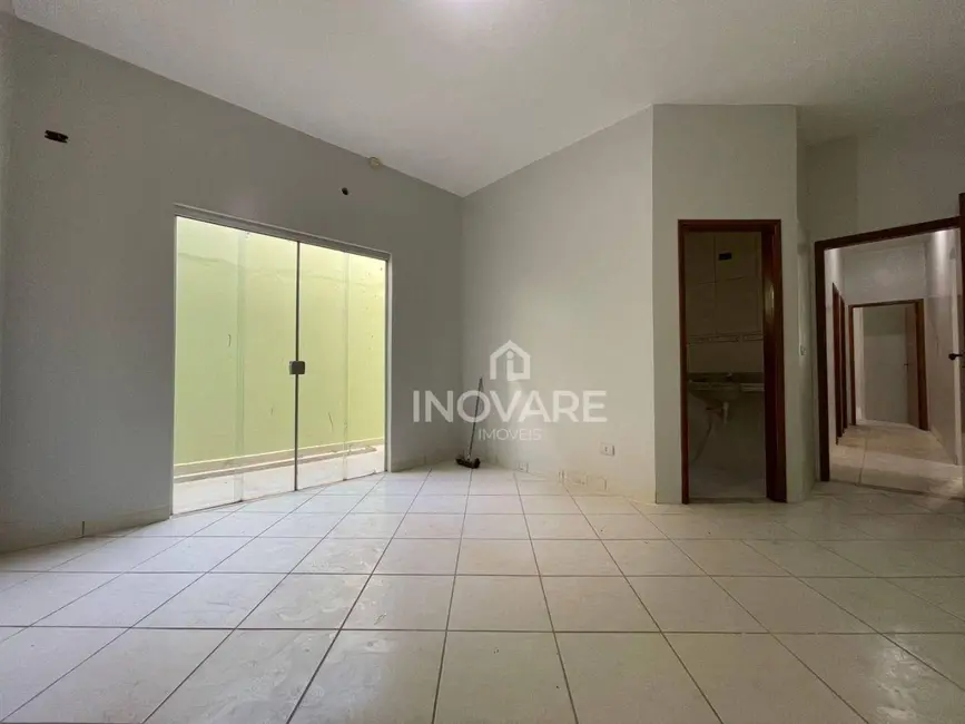 Casa com 4 quartos à venda, 360m2 em Jardim Leonora, Itumbiara - GO - imagem 4 Foto 4 de Casa com 4 quartos à venda, 360m2 em Jardim Leonora, Itumbiara - GO