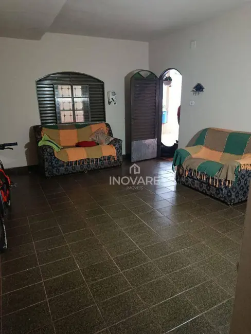 Casa com 2 quartos à venda em Itumbiara - GO - imagem 2 Foto 2 de Casa com 2 quartos à venda em Itumbiara - GO
