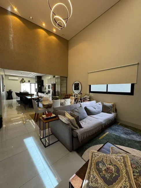 Casa de Condomínio com 3 quartos à venda, 600m2 em Arapora - MG - imagem 1 Foto 1 de Casa de Condomínio com 3 quartos à venda, 600m2 em Arapora - MG