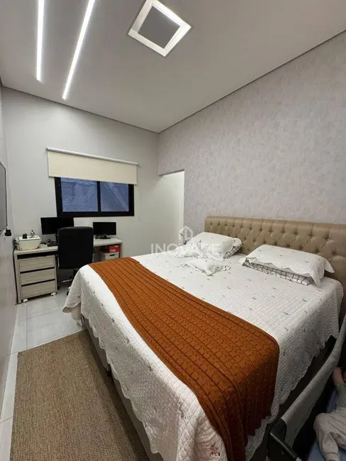 Casa de Condomínio com 3 quartos à venda, 600m2 em Arapora - MG - imagem 3 Foto 3 de Casa de Condomínio com 3 quartos à venda, 600m2 em Arapora - MG