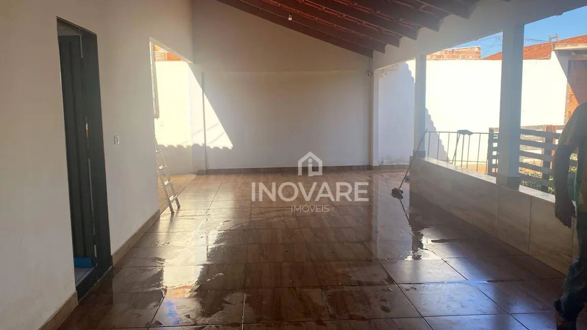 Casa com 3 quartos à venda, 300m2 em Itumbiara - GO - imagem 2 Foto 2 de Casa com 3 quartos à venda, 300m2 em Itumbiara - GO