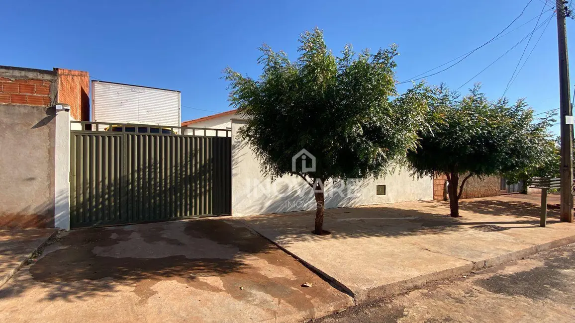 Casa com 3 quartos à venda, 300m2 em Itumbiara - GO - imagem 1 Foto 1 de Casa com 3 quartos à venda, 300m2 em Itumbiara - GO