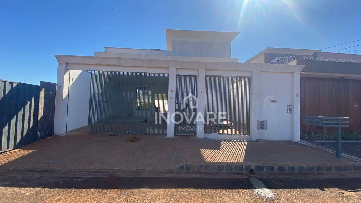 Casa com 3 quartos à venda, 250m2 em Itumbiara - GO - imagem 1 Foto 1 de Casa com 3 quartos à venda, 250m2 em Itumbiara - GO