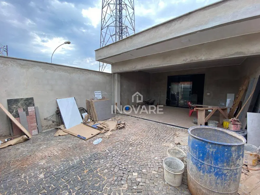 Casa com 3 quartos à venda, 210m2 em Itumbiara - GO - imagem 4 Foto 4 de Casa com 3 quartos à venda, 210m2 em Itumbiara - GO