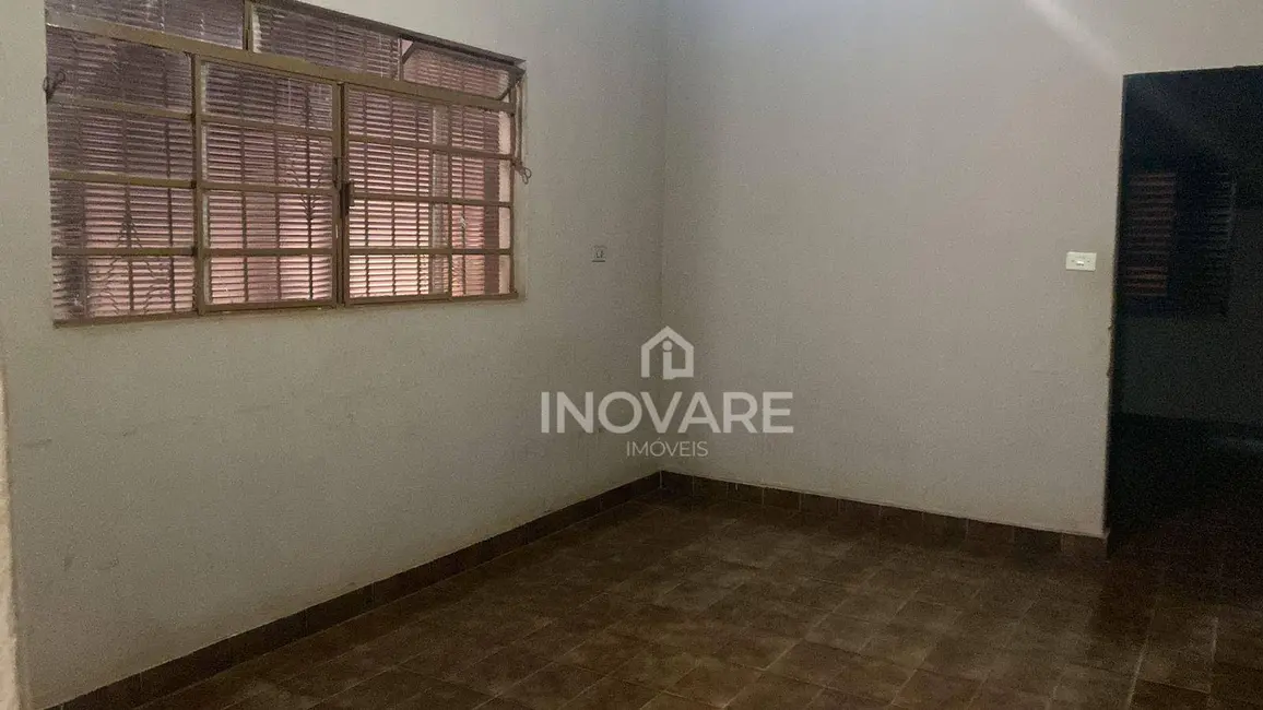 Casa com 4 quartos para alugar, 200m2 em Itumbiara - GO - imagem 4 Foto 4 de Casa com 4 quartos para alugar, 200m2 em Itumbiara - GO