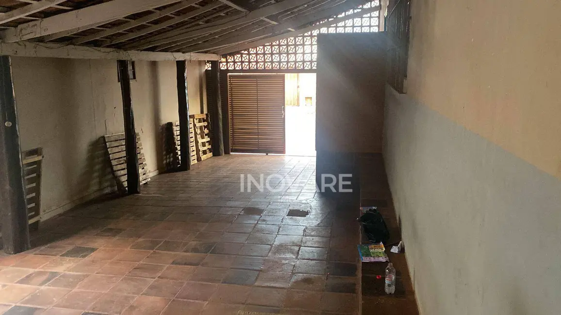 Casa com 4 quartos para alugar, 200m2 em Itumbiara - GO - imagem 1 Foto 1 de Casa com 4 quartos para alugar, 200m2 em Itumbiara - GO