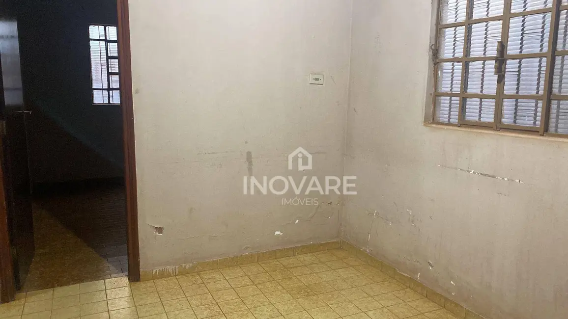 Casa com 4 quartos para alugar, 200m2 em Itumbiara - GO - imagem 5 Foto 5 de Casa com 4 quartos para alugar, 200m2 em Itumbiara - GO
