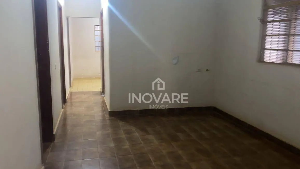 Casa com 4 quartos para alugar, 200m2 em Itumbiara - GO - imagem 2 Foto 2 de Casa com 4 quartos para alugar, 200m2 em Itumbiara - GO