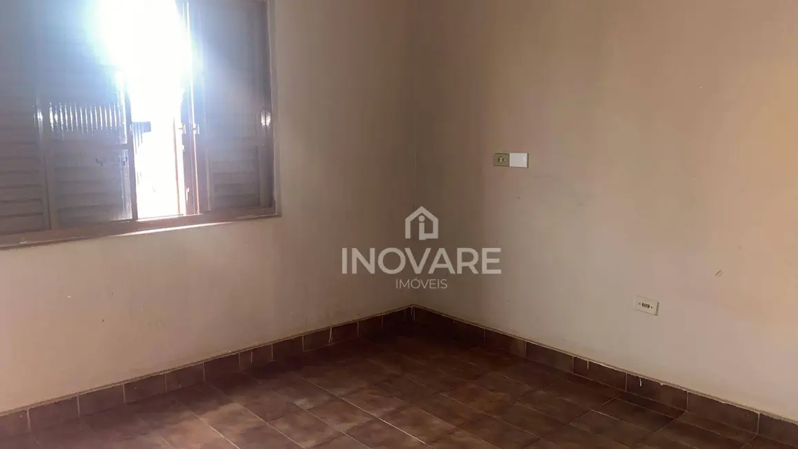 Casa com 4 quartos para alugar, 200m2 em Itumbiara - GO - imagem 3 Foto 3 de Casa com 4 quartos para alugar, 200m2 em Itumbiara - GO