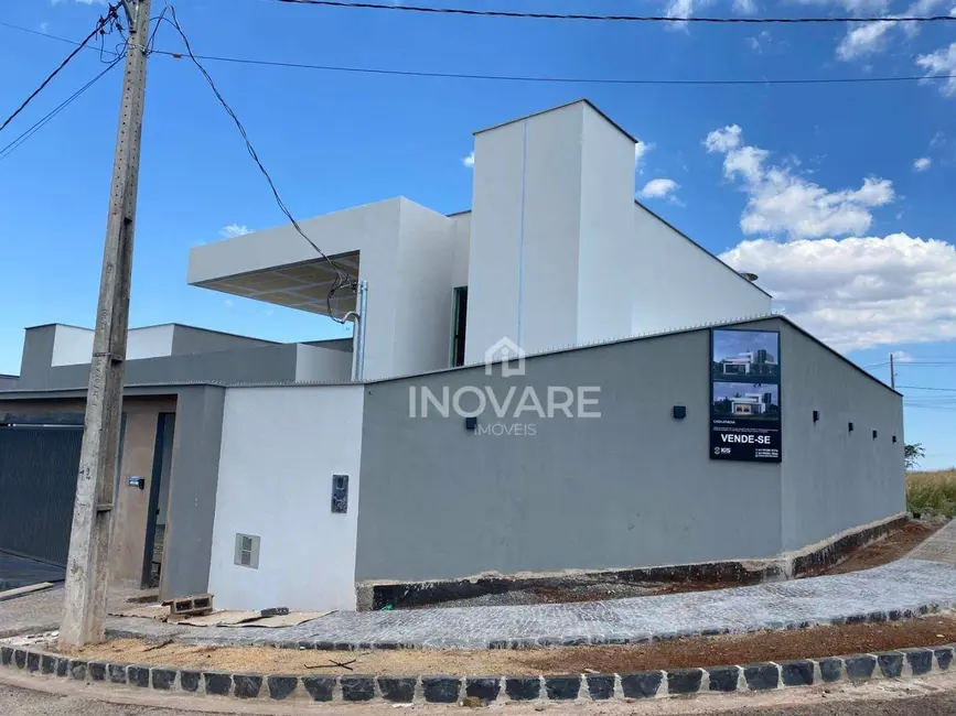 Foto 2 de Casa com 3 quartos à venda, 250m2 em Itumbiara - GO