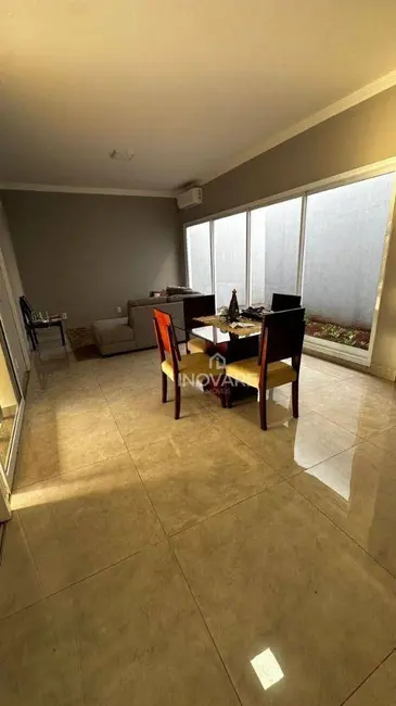 Foto 2 de Casa com 3 quartos à venda, 250m2 em Paranaíba, Itumbiara - GO