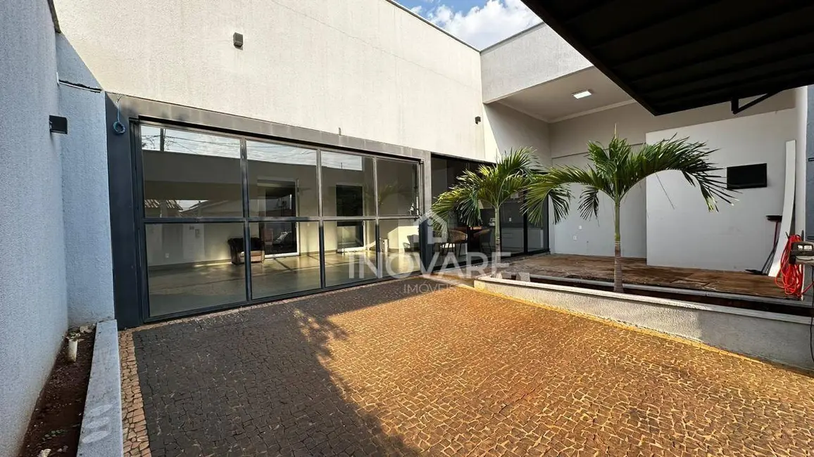 Foto 1 de Casa com 3 quartos à venda, 250m2 em Paranaíba, Itumbiara - GO