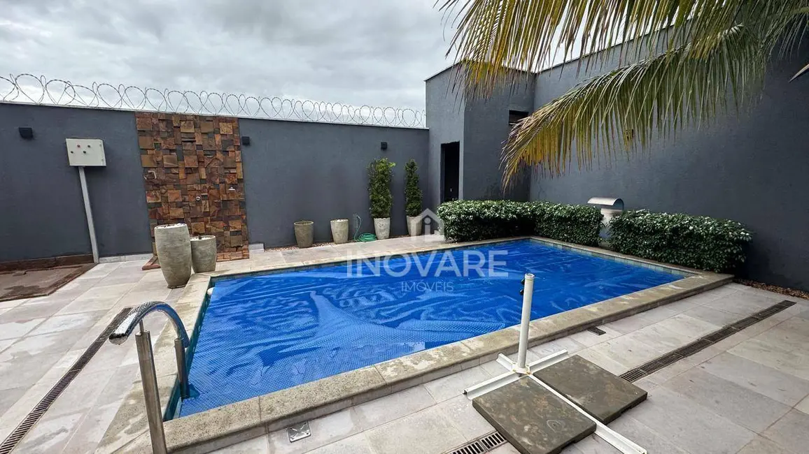 Foto 1 de Casa com 3 quartos à venda, 500m2 em Itumbiara - GO