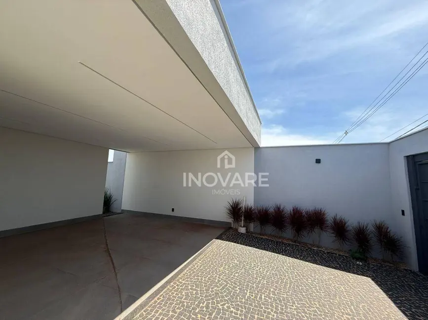 Foto 2 de Casa com 3 quartos à venda, 250m2 em Itumbiara - GO
