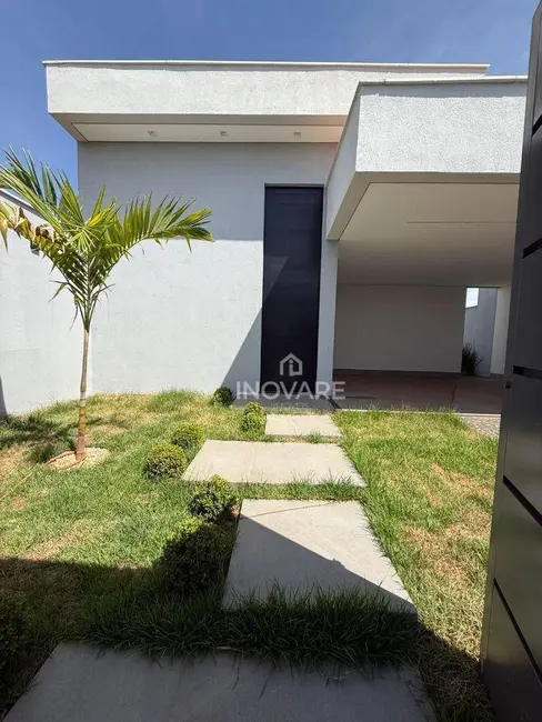 Foto 1 de Casa com 3 quartos à venda, 250m2 em Itumbiara - GO