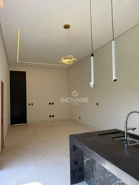 Foto 5 de Casa com 3 quartos à venda, 250m2 em Itumbiara - GO