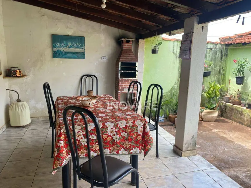 Foto 2 de Casa com 3 quartos à venda, 418m2 em Itumbiara - GO