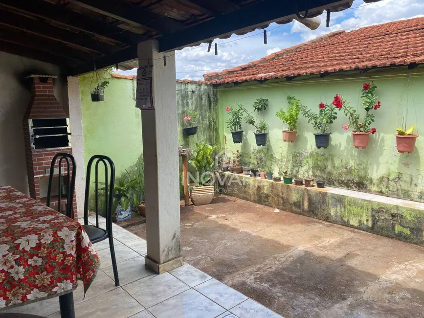 Foto 1 de Casa com 3 quartos à venda, 418m2 em Itumbiara - GO