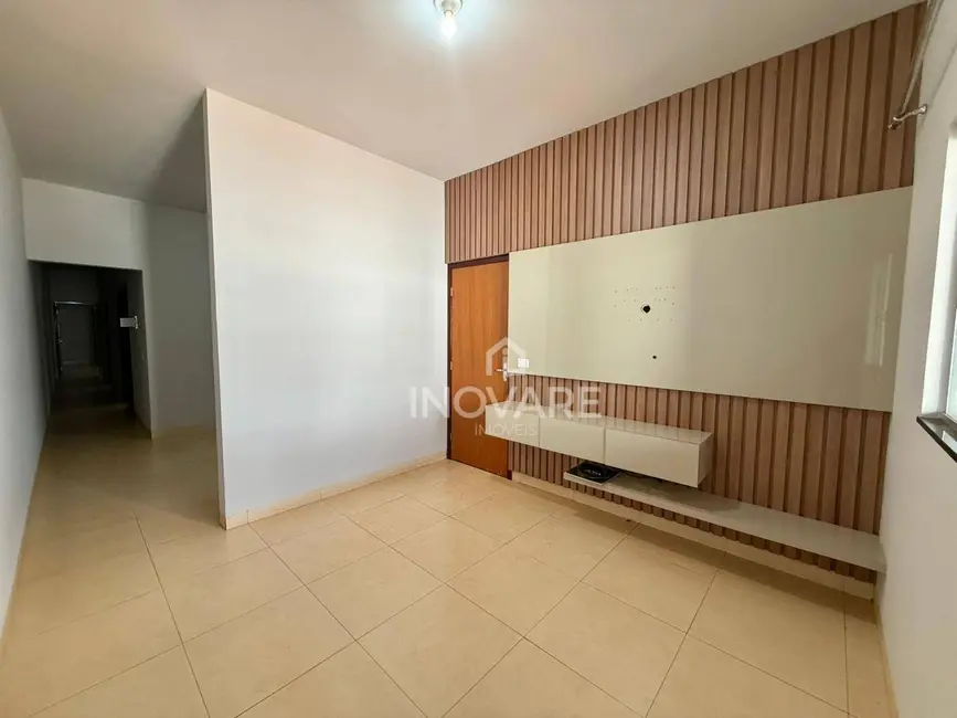 Casa com 3 quartos à venda e para alugar, 180m2 em Itumbiara - GO - imagem 4 Foto 4 de Casa com 3 quartos à venda e para alugar, 180m2 em Itumbiara - GO