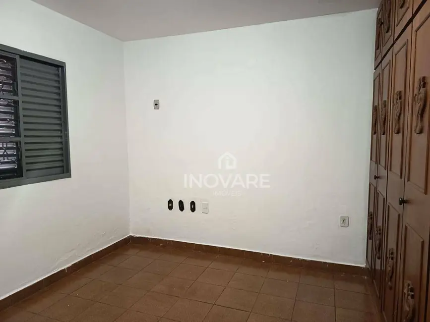 Foto 9 de Casa com 3 quartos à venda, 395m2 em Itumbiara - GO