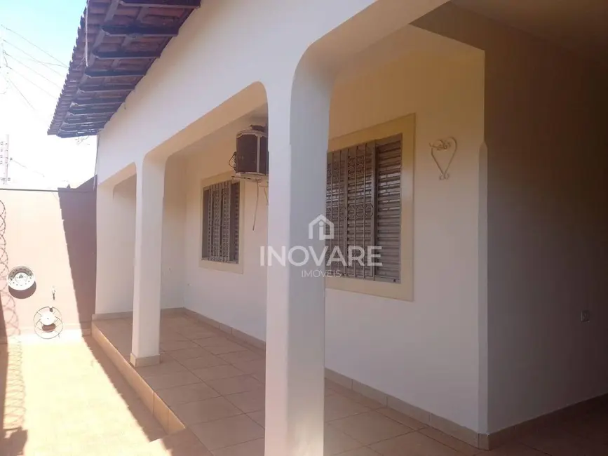 Foto 2 de Casa com 4 quartos para alugar, 468m2 em Alto da Boa Vista, Itumbiara - GO