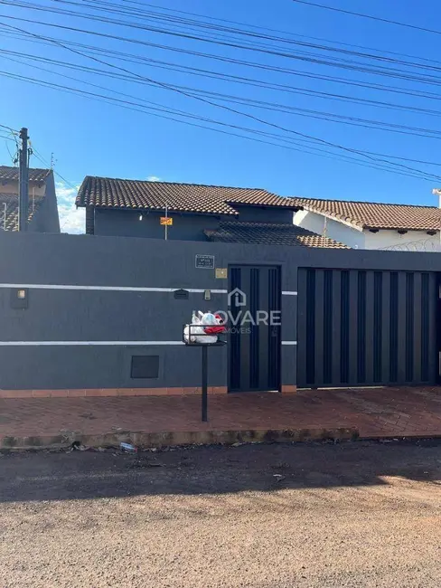 Foto 1 de Casa com 2 quartos à venda, 200m2 em Itumbiara - GO