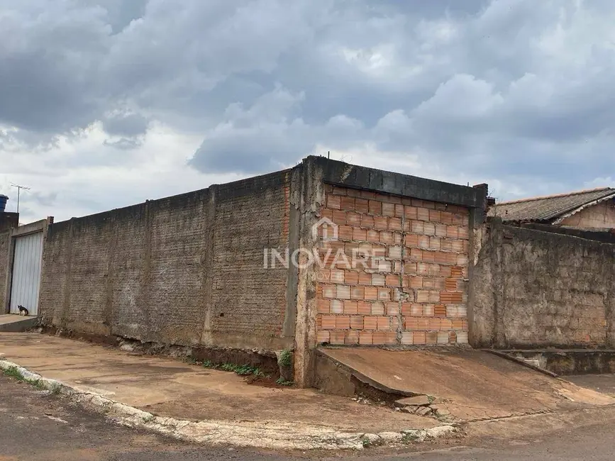 Foto 1 de Casa com 2 quartos à venda, 250m2 em Itumbiara - GO